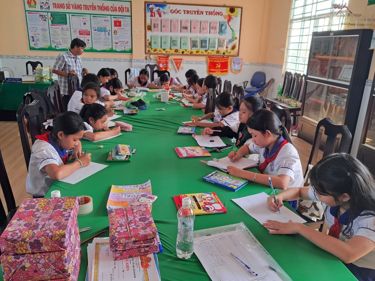 Hội thi vẽ tranh cho học sinh  trường Tiểu học Khánh Bình