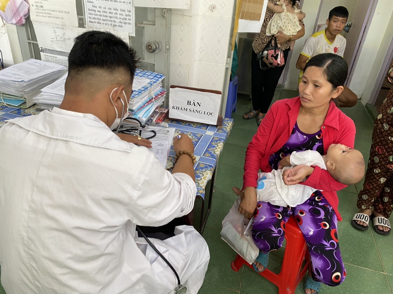 Tiêm vaccine phòng ngừa các bệnh cho trẻ em